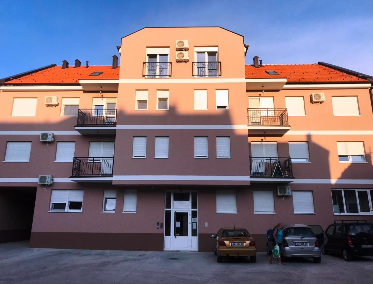 Apartman 1 Apartment Sremska Mitrovica Exterior photo